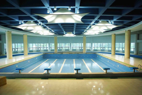 学校游泳馆